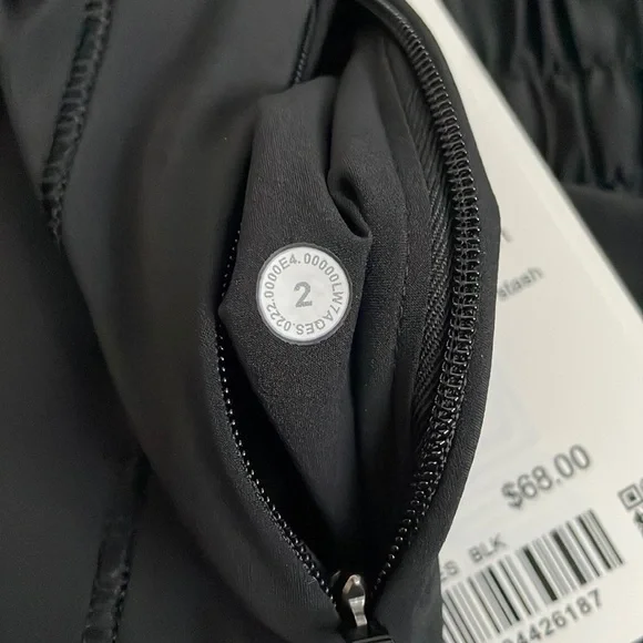 NWT Lululemon Track That Mid Rise Short 5" Lined 
Black Size 2 - Picture 6 of 8